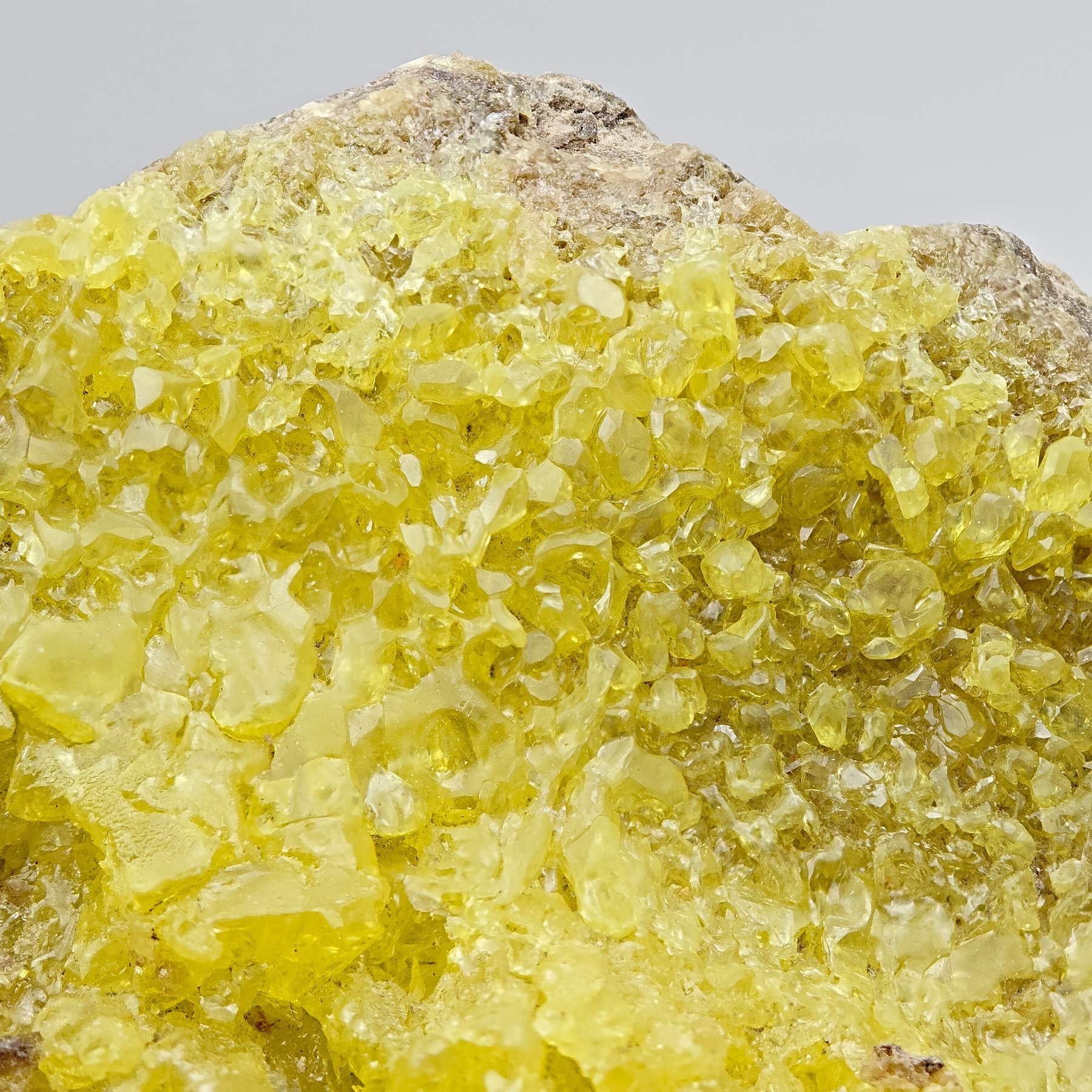 Raro azufre boliviano, cristales amarillos intensos Cristales sobre matriz - Altura: 97 mm - Ancho: 73 mm- 274 g — foto 9