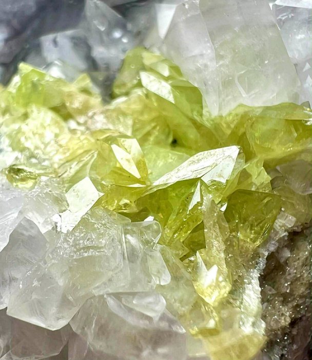 Esfena Cristales sobre matriz - Altura: 75 mm - Ancho: 46 mm- 84 g - (1) — foto 6