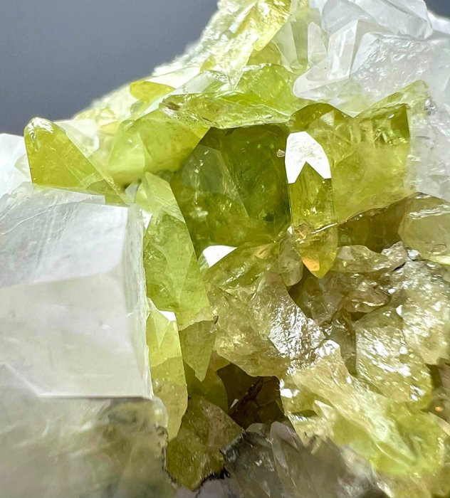 Esfena Cristales sobre matriz - Altura: 75 mm - Ancho: 46 mm- 84 g - (1) — foto 7