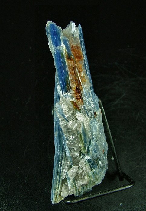 CW1992 Colorata cianita Cristales sobre matriz - Altura: 112 mm - Ancho: 33 mm- 140 g - (1) — foto 3