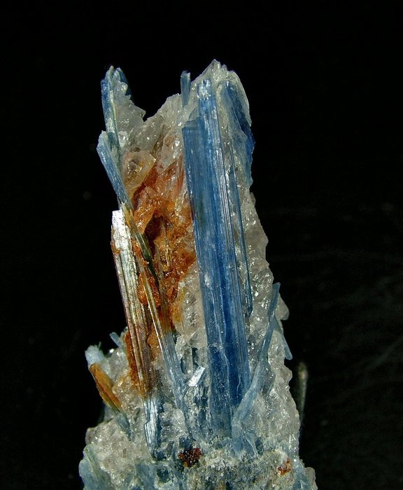 CW1992 Colorata cianita Cristales sobre matriz - Altura: 112 mm - Ancho: 33 mm- 140 g - (1) — foto 4