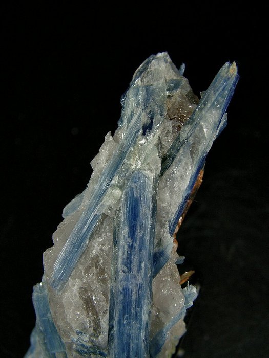 CW1992 Colorata cianita Cristales sobre matriz - Altura: 112 mm - Ancho: 33 mm- 140 g - (1) — foto 9