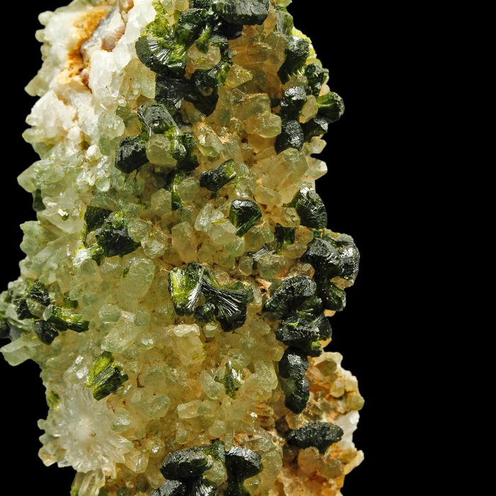 Epidota con cristales de cuarzo Cristales - Altura: 8.7 cm - Ancho: 3.6 cm- 65 g — foto 2