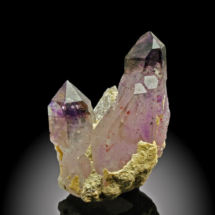 Amatista con inclusiones fantasma y hematita Cristales sobre matriz - Altura: 3.9 cm - Ancho: 2.5 cm- 30 g — foto 2