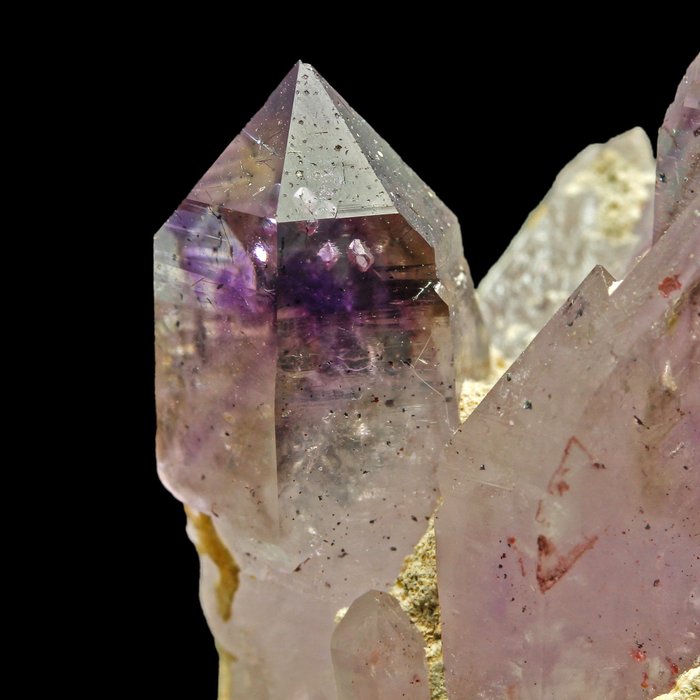 Amatista con inclusiones fantasma y hematita Cristales sobre matriz - Altura: 3.9 cm - Ancho: 2.5 cm- 30 g — foto 4